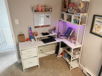 Escritorio blanco con silla de escritorio a juego/ White  Desk with Hutch and Office Chair