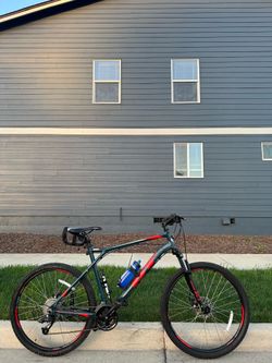 GT Aggressor Pro Mountain Bike – XL Frame - Bicycle Disc Brakes - 27.5” wheels - Great condition
