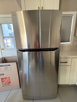 LG Stainless Steel Top-Freezer Refrigerator