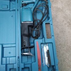 Makita JR3000V Sawzall, W/ carrying case, Like New