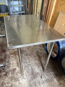 Meza de metal
