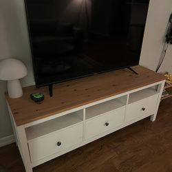 TV STAND WITH STORAGE DRAWERS