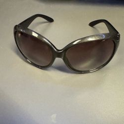 Armani Exchange Women's Shield Sunglasses Black Frame Gradient Lens AX 4016 Product description  Elevate your eyewear collection with these authentic 