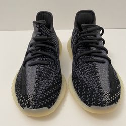 Yeezy Carbon Size 6