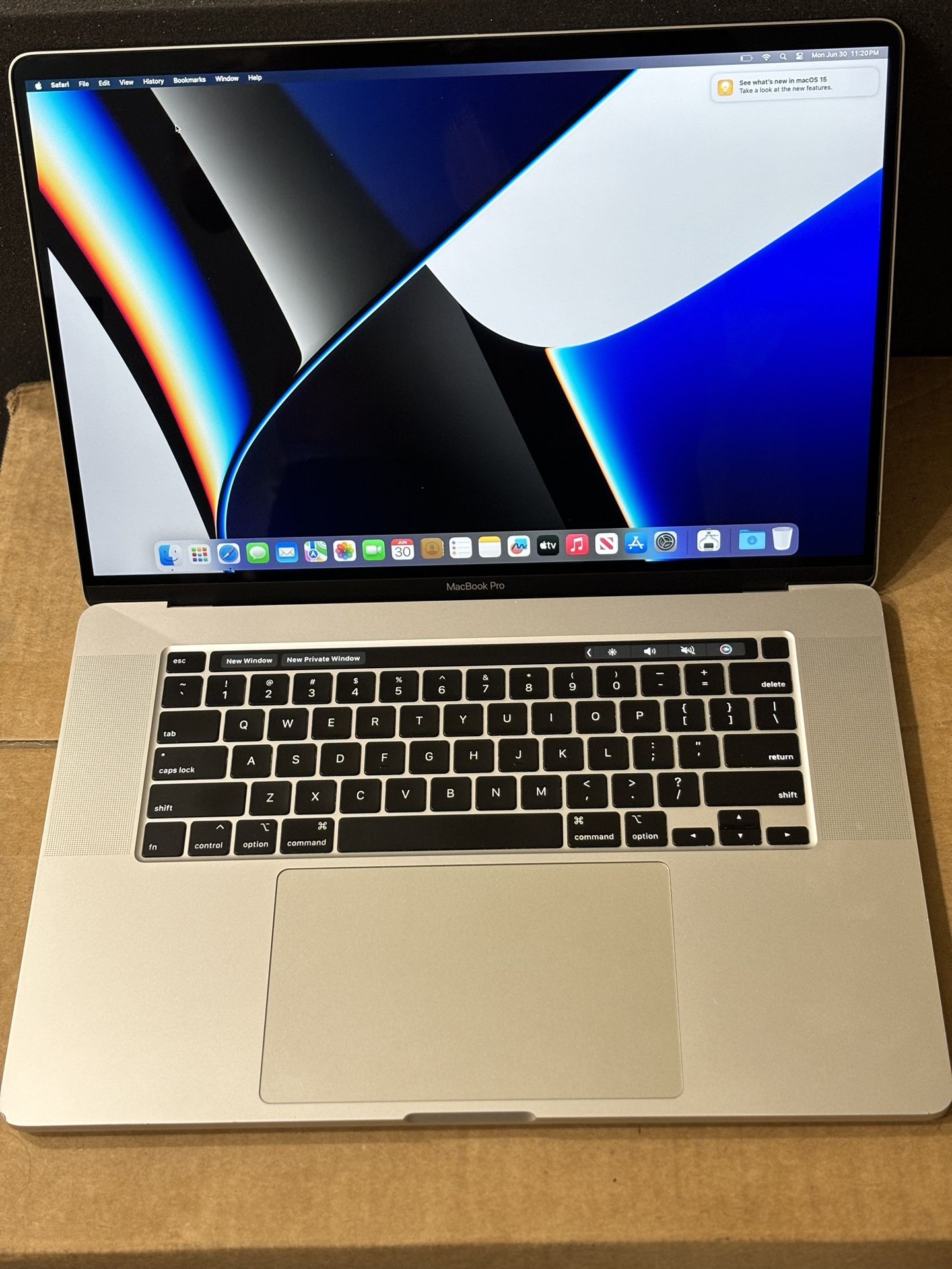MacBook Pro 16 2019 i9 16 gb ram 512 gb  ssd 