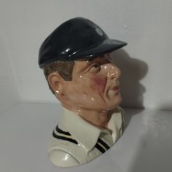 ROYAL DOULTON WORLWIDE LIMITED EDITION FIGURINE 5.5"×5"