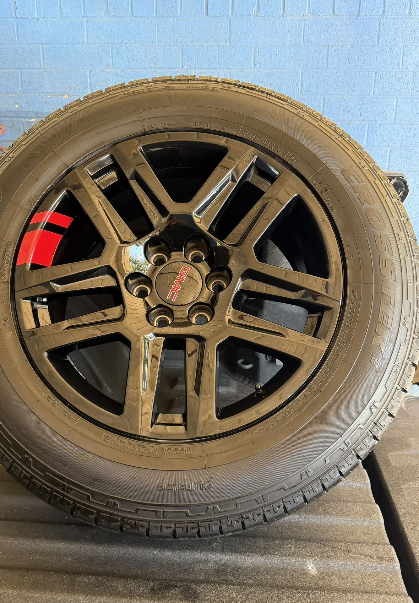 I have set of GM 20 inch black wheels   275/60R20 tires