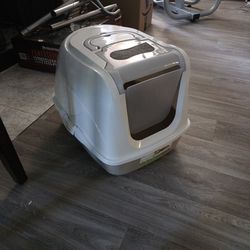 Carl Litter Box With Filter