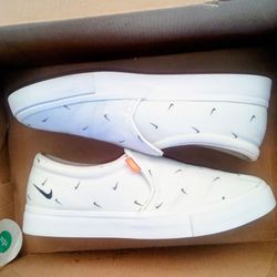 Nike Women's Court Royale AC Slip-On 'Swoosh Print' Size 7.5