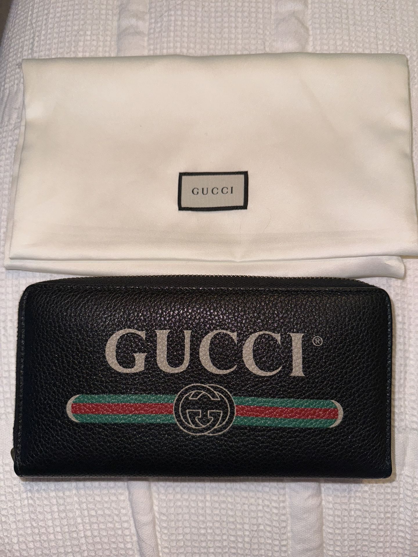Gucci Calfskin Logo Zip Around Wallet Black