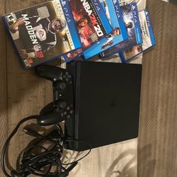 PS4 Slim 