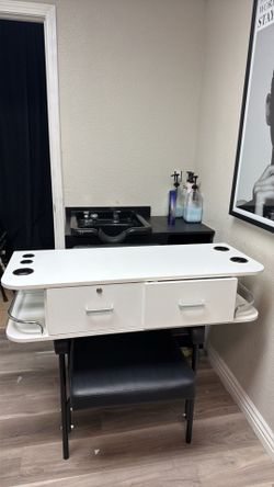Salon vanity