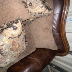 Like New Sofa & Loveseat 