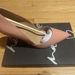 Womens pumps