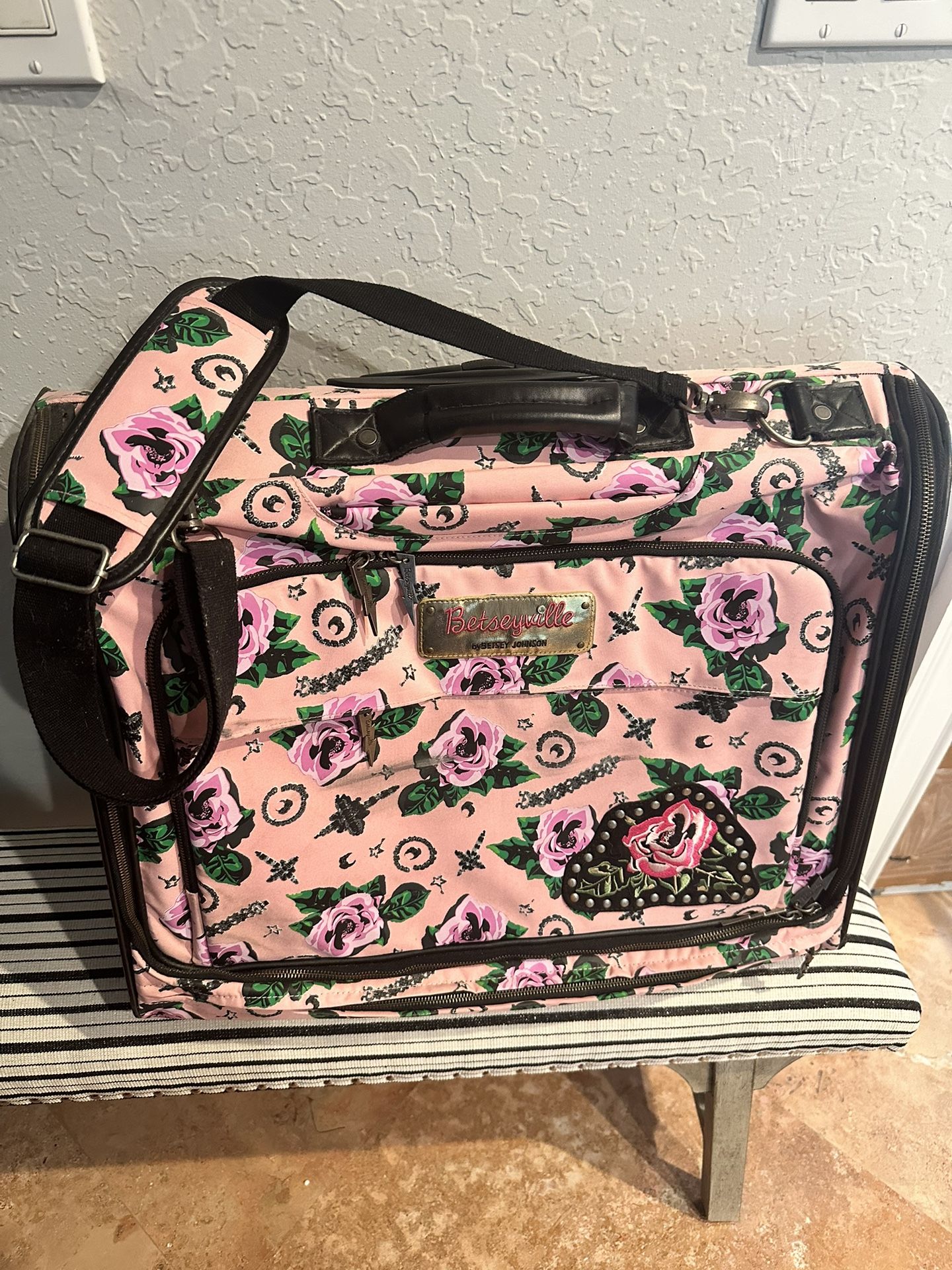 Betsey Johnson Rolling garment Bag/suitcase luggage