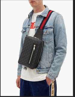 Gucci
GG Supreme Monogram Web Crossbody/ Belt Bag Black Grey