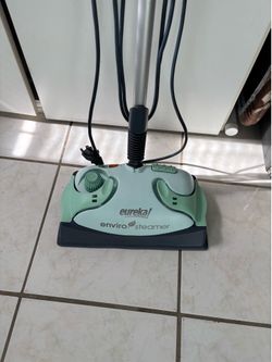 Floor steamer