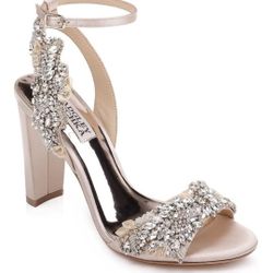 Badgley Mischka Libby Irvsat Crystal Embellished Evening Shoe Women's Sz 5.5