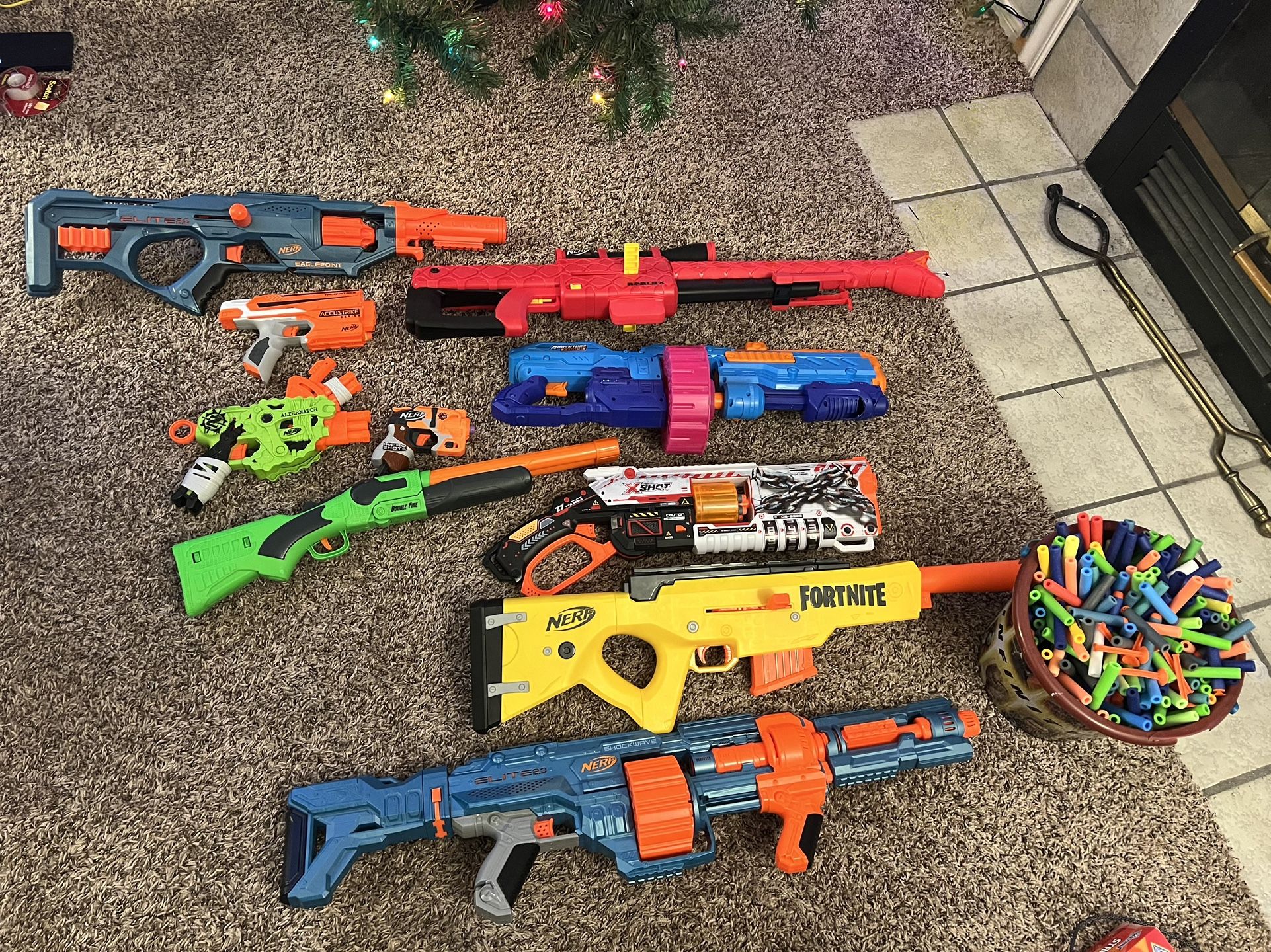 10 NERF GUNS/ NERF DARTS