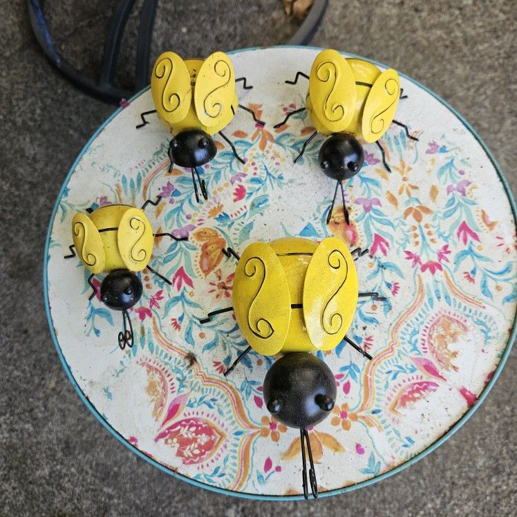 Bee Garden Decor