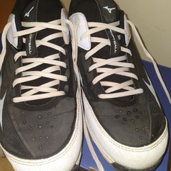 Mizuno Spiked Softball Cleats Size 9.5