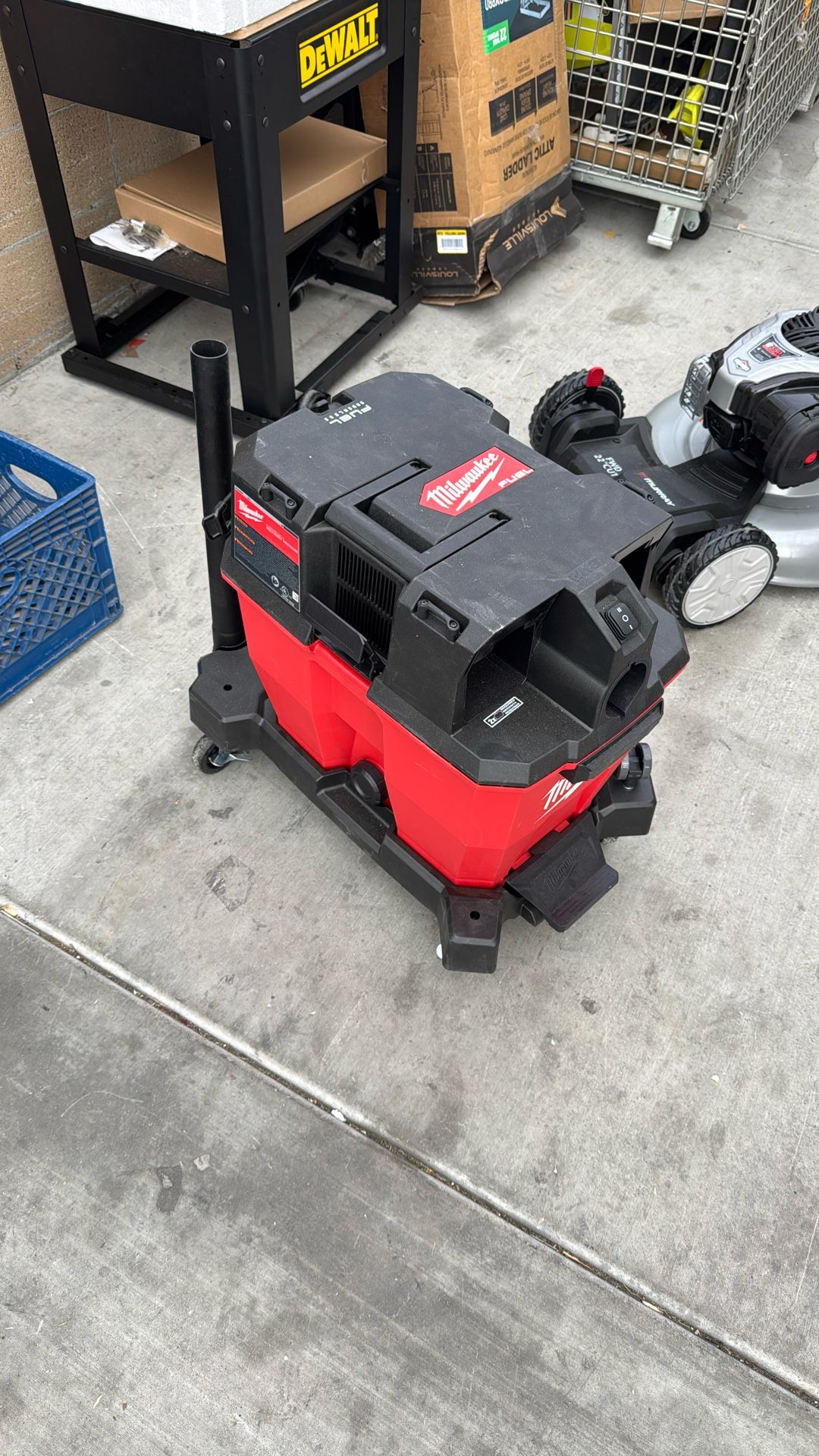 Milwaukee 9 Gallon Vacuum As New Unit No Hose