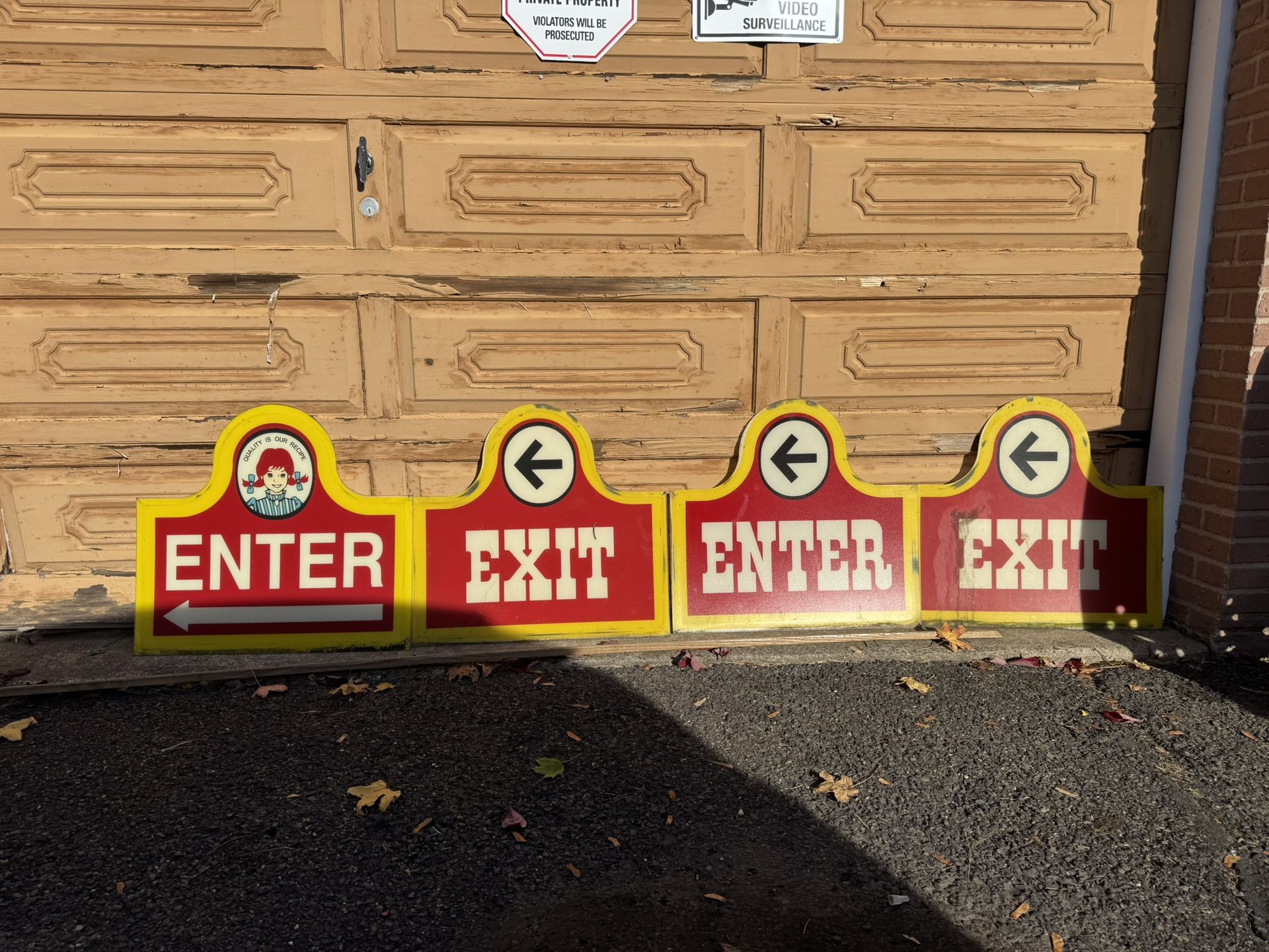 Wendy’s Directional Signs