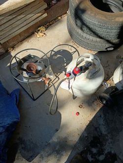 Grill with full tank of propane
