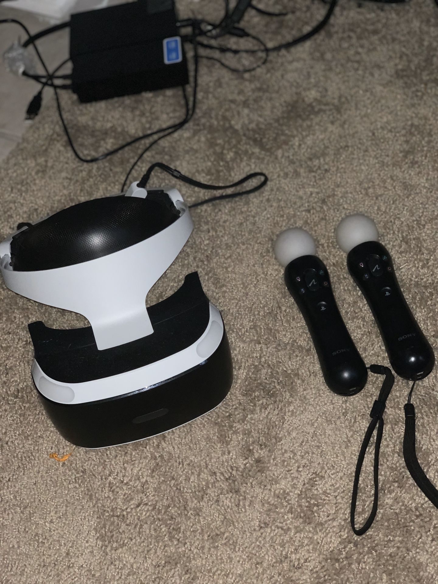 PlayStation VR headset with 2 move controllers