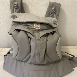 NEW! Ergobaby Omni Classic (Never Used)