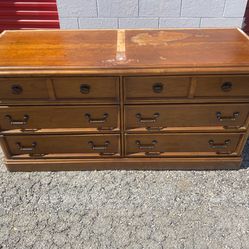 beautiful brown dresser (great condition)