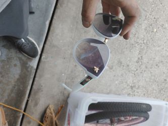 Woman's Gucci sunglasses