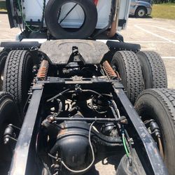 Freightliner Cascadia 2010  10 Speed Shift 