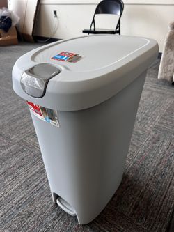 Kitchen Trash Can, 12 Gallon Plastic Slim Step Garbage Bin with Locking Foot Pedal Lid, Gray, New