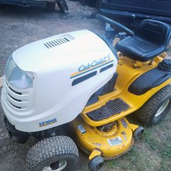 Cub Cadet Lt1042 Riding Mower W/ Cover