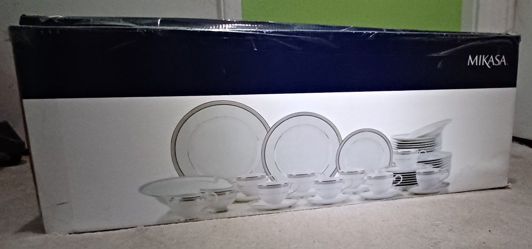 $175 obo Mikasa Platinum Crown 45 Piece Set
