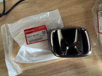 Honda Integra OEM DC5 Front Emblem