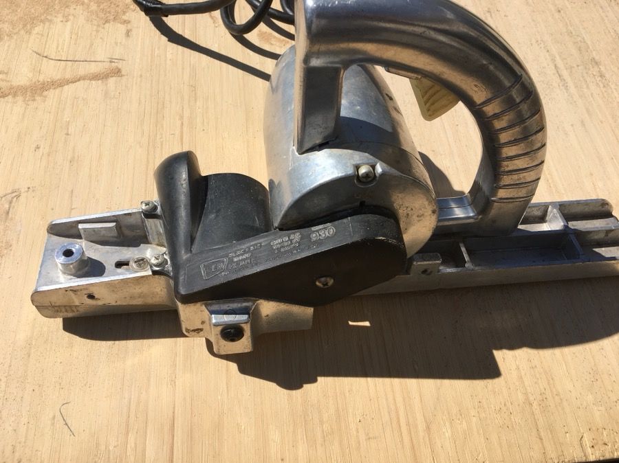 WEN electric hand plane for doors Model 930