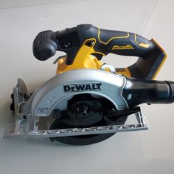 DEWALT
20-Volt MAX Cordless Brushless 6-1/2 in. Circular Saw (Tool-Only) (MISSING BLADE BOLT)