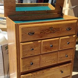 5 drawer dresser with mirror $45