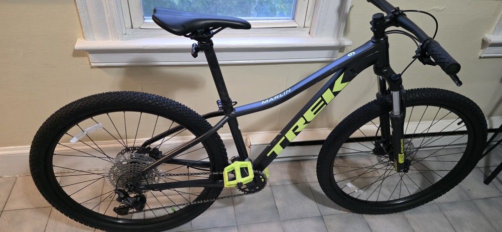Trek Marlin 6 Gen 3 bike. (mountain bike)