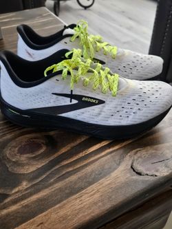 Shoes Size 10  BROOKS