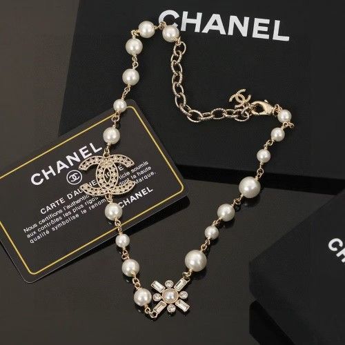 Designer ladies pearl necklace