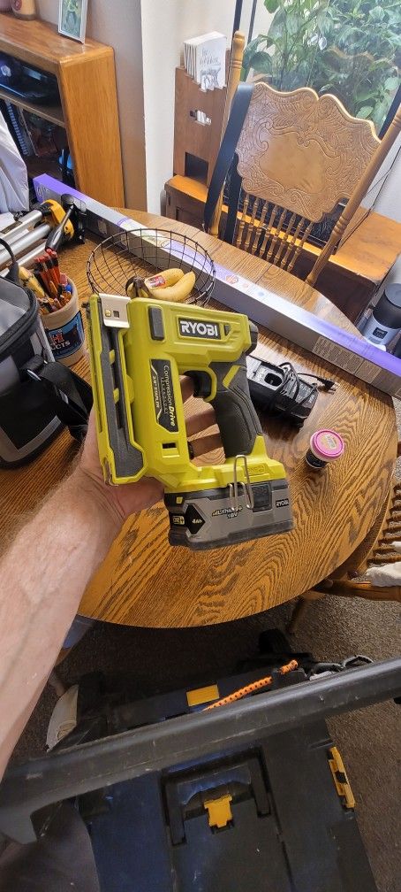 Ryobi P317 Stapler 3/8" With 4ah And Rapid Charger