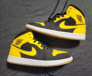 JORDAN 1 MID NEW LOVE SZ 10.5