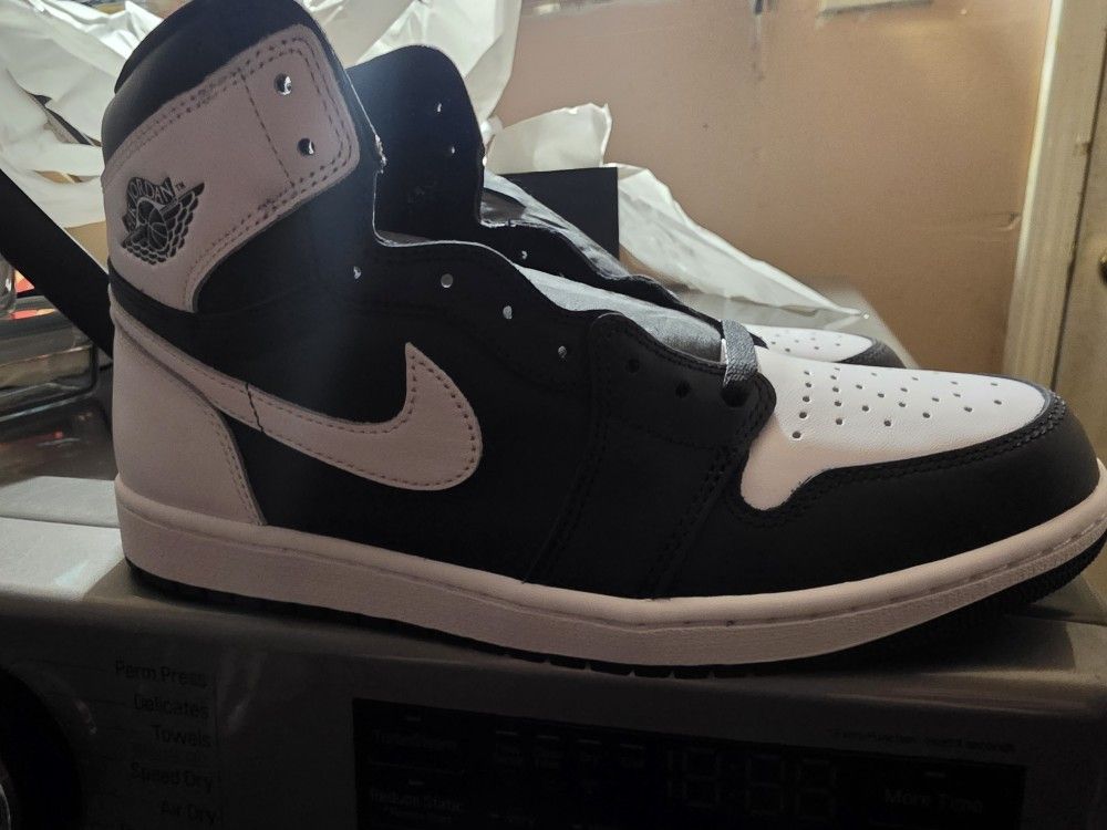 Air Jordan 1 High OG Black/White
SKU: DZ5485-010