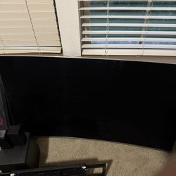 55 Inch 4K Samsung Curved Display TV Bundle
