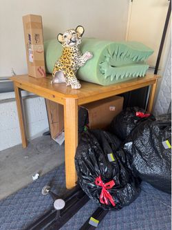 Free dining table