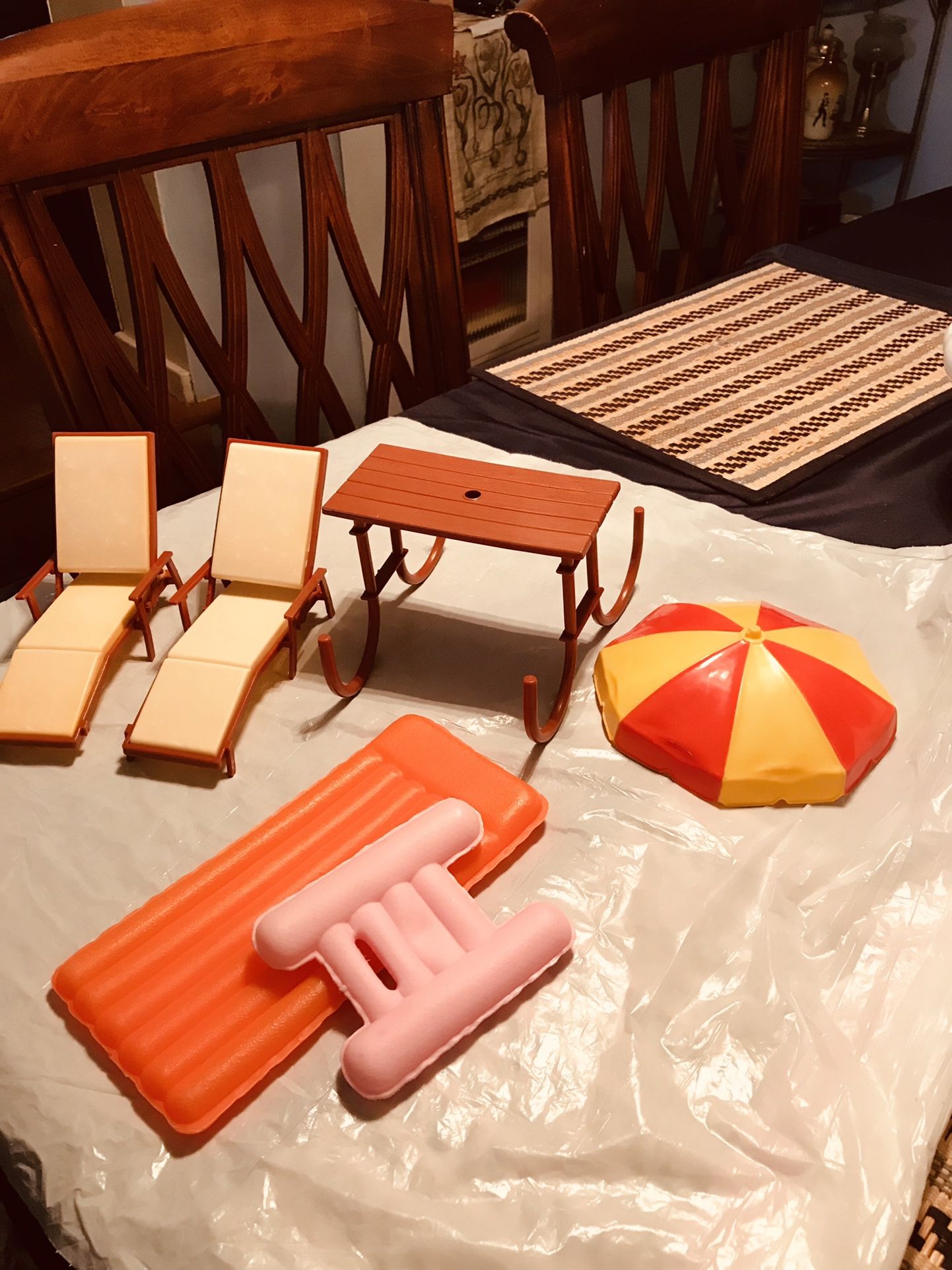 Vintage Arco Barbie Picnic/Beach Items (No Pole For Umbrella and One Of The Lounge Chairs Missing 2 Legs Won’t Tip Over