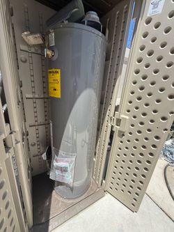 Rheem 40 Gallon natural gas water heater-2023